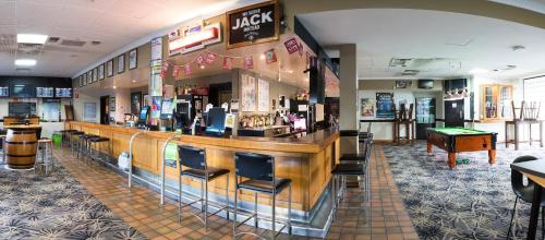 Eten en drinken, Nightcap at Rose and Crown Hotel in Elizabeth