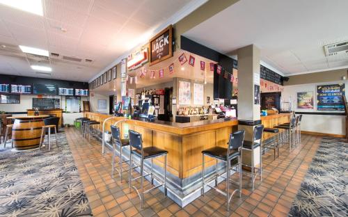 Eten en drinken, Nightcap at Rose and Crown Hotel in Elizabeth