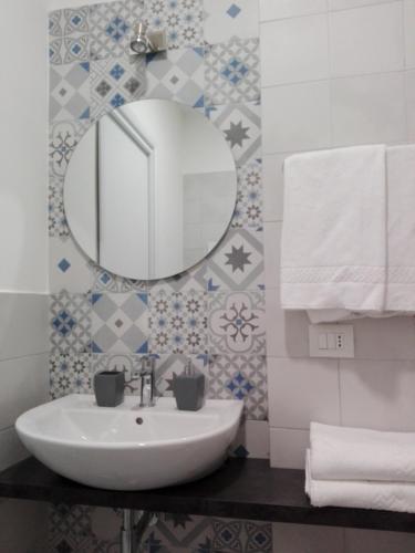 Domus Crescenzio - Guest House