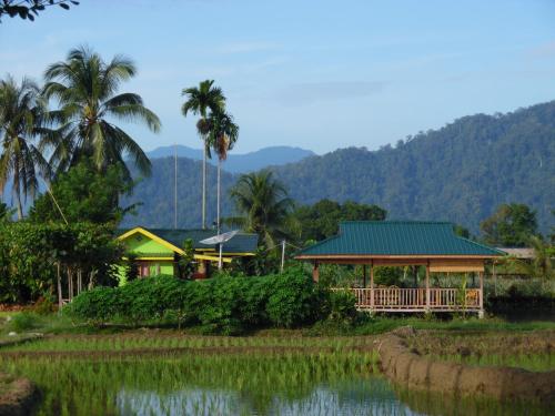 LANDBOW GREEN VILLAGE Homestay Trekking & Village Tour