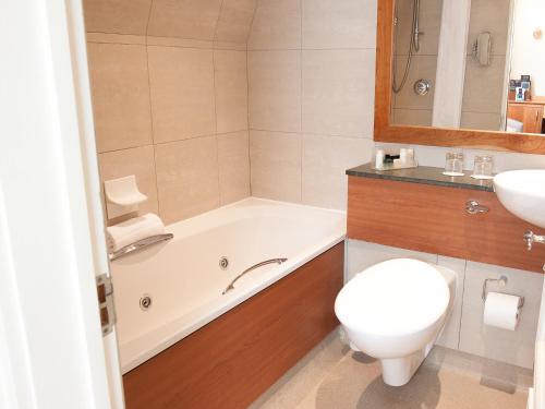 Harbour Heights Hotel - image 3