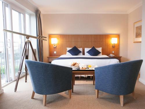 1 queen bed