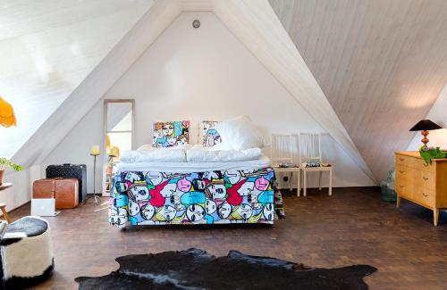 Studio pa loftet i tva plan in Sankt Olof