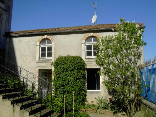 L'Isle de Bourbon in Le Gue De Velluire