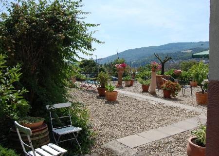 Dārzs, Wohnen im Burghotel in Lorch-Lorchhausen