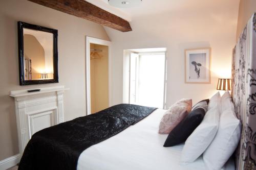 7 Cross Street Boutique Townhouse - image 12