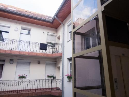 Goldcentral Apartment Grand Boulevard In The Heart Of The City - image 11
