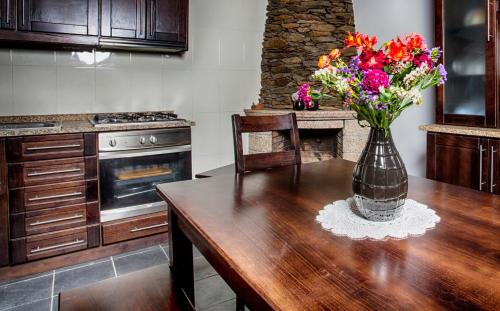 บริการและสิ่งอำนวยความสะดวก, Casas Peralta - Leira Pereira in กันดัล