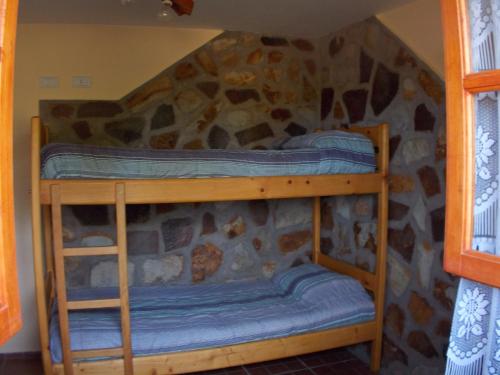 1 twin bed, 2 bunk beds