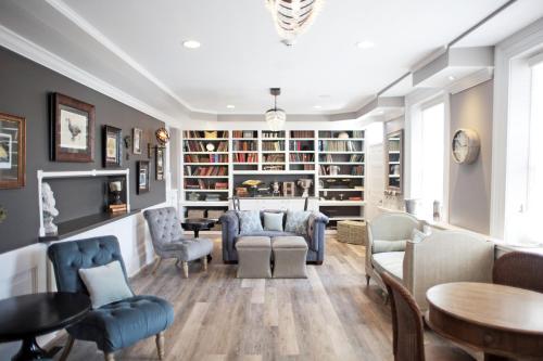 ห้องส่วนกลางสำหรับนั่งเล่น/ดูทีวี, Hotel Laurance in ลูเรย์ (VA)