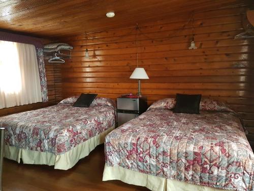 2 double beds
