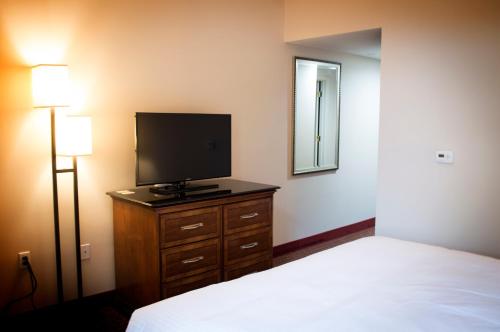 Hotel Clariana Stop at Hotel Clariana to discover the wonders of San Jose (CA). The property offers guests a range of services and amenities designed to provide comfort and convenience. Service-minded staff will wel