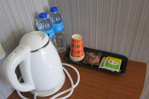 Golden Sunshine near Yanzihkou Trail (Swallow Grotto)