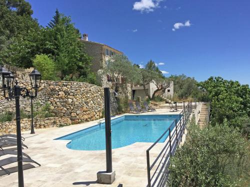 Beautiful holiday home with private pool - Ampus