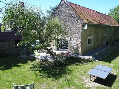 Rural g te surrounded by fruit trees