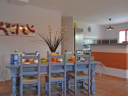 Cozy Villa in Saint-Victor-de-Malcap with Swimming Pool - image 2