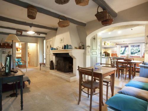 Rustic Cottage in Oppede with SharedPool - main image