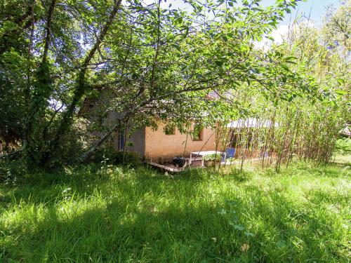 Cozy Cottage in Bourgnac with bubble bath