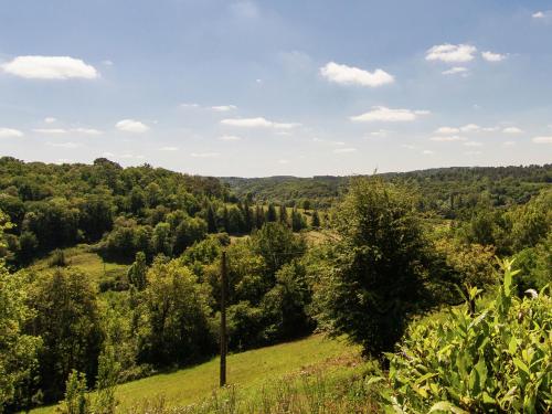 Cozy Cottage in Bourgnac with Jacuzzi