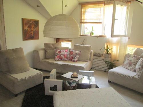 

Chic & Cozy Central Loft