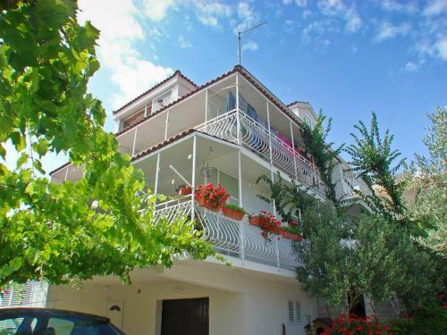  Apartments Zvone in Okrug Donji