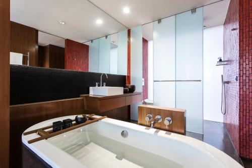 room detail thumbnail 2