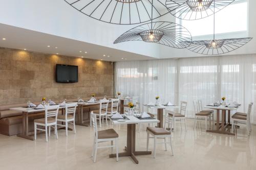 Best Western Plus Hotel Plaza - image 14