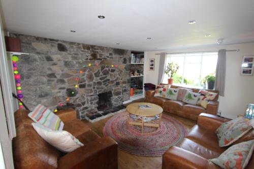 共用Lounge/電視區, 斯凱背包客旅舍 (Skye Backpackers) in 基里金