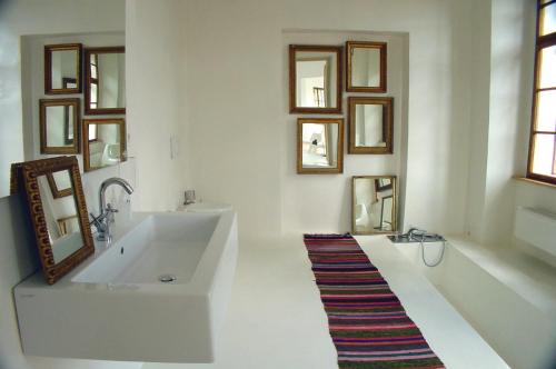 Chateau Třebešice - image 5