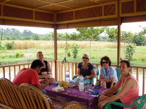 LANDBOW GREEN VILLAGE Homestay Trekking & Village Tour