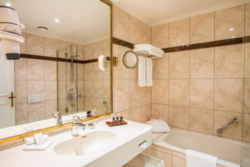 room detail thumbnail 2