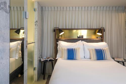 Classic Queen Room image 5