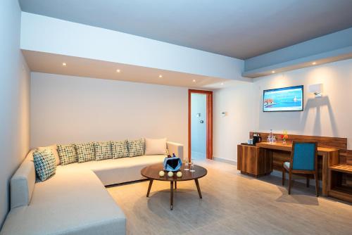 Solimar Aquamarine Resort - image 10