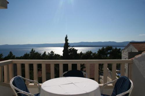 Apartments and rooms with WiFi Bol Brac - 2875