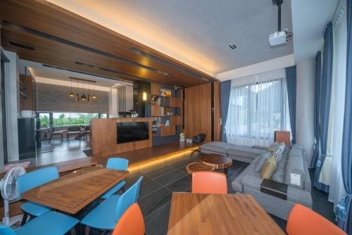 Shared lounge/TV area, Sunlight Mound in Yuanshan Township