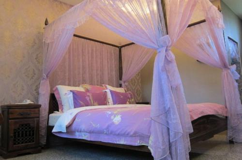 Golden Sunshine near Yanzihkou Trail (Swallow Grotto)