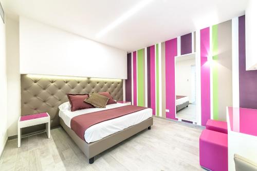 1 king bed, 1 sofa bed