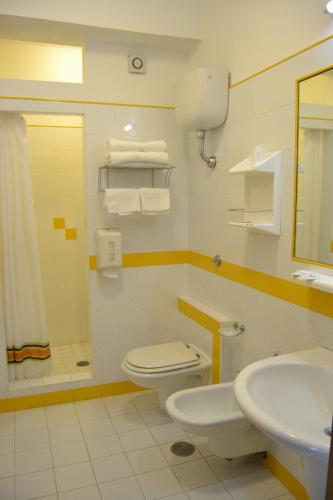 Yellow Park Hotel - 화장실