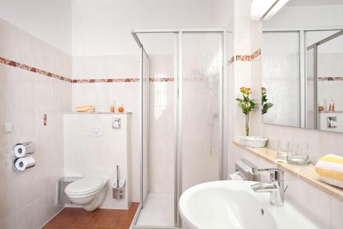 Hotel-Pension Am Schwanenteich - image 12