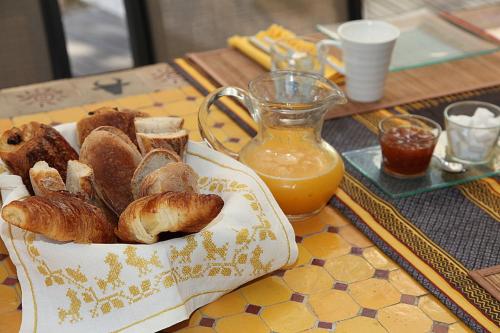 Food and beverages, L'Oree du Pin in Bessan