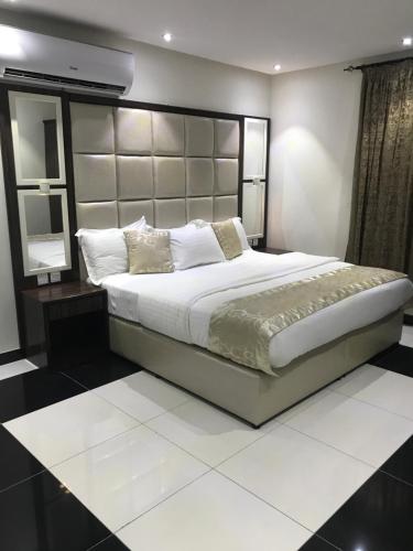 

Ruoof Furnished Units Apartment