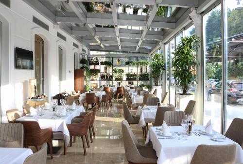 レストラン, Hotel Colosseo Tirana in ティラナ