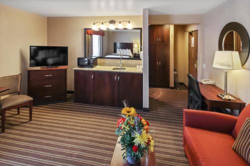 YELLOWSTONE WEST GATE HOTEL - 편의 시설/서비스