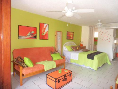 

Oceanfront Studio in Condado Beachfront Cabin
