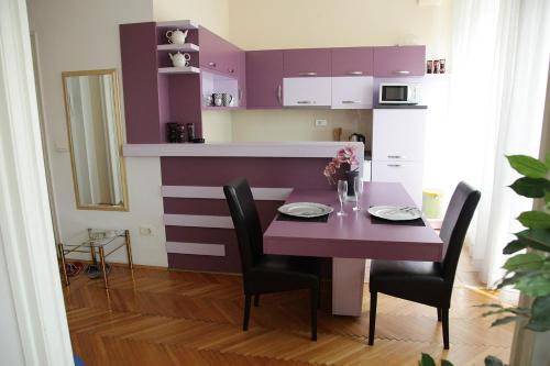 London Apartment - main image