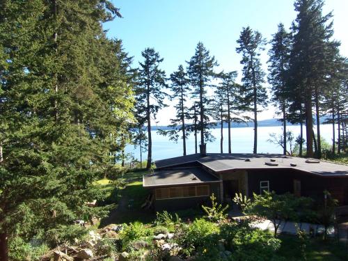 Malaspina Strait Cottage