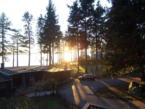 Malaspina Strait Cottage