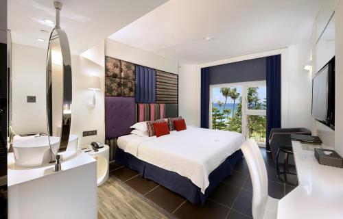 منتجع شاتو بيتش (Chateau Beach Resort) in Kenting