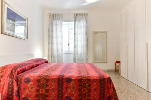 Red & White Vatican Apartment - image 10