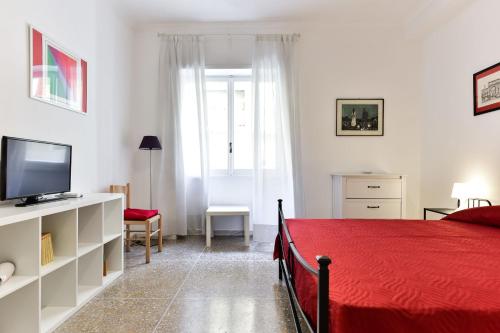 Red & White Vatican Apartment - image 7